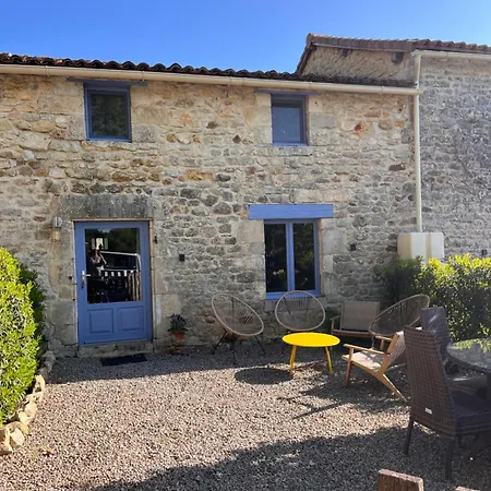 Le Plantier2 * Beaulieu-sur-Sonnette